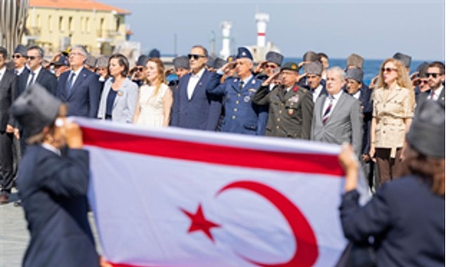 20 temmuz baris ve ozgurluk bayrami izmirde torenle kutlandi.jpg