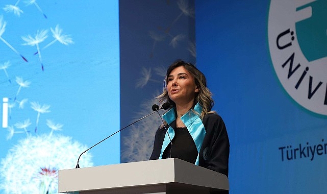 46 yasinda okul birincisi oldu ayakta alkislandi.jpg