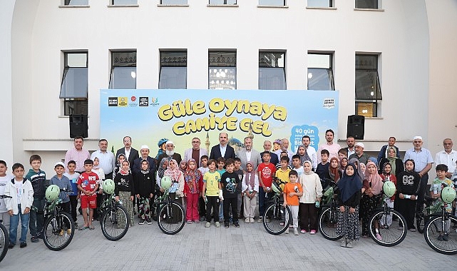 Baskan Altay Gule Oynaya Camiye Gel Projesi Kapsaminda Cocuklarin Sabah Namazi Coskusuna Eslik Etti