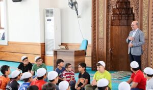 baskan pekyatirmaci yaz kuran kurslarinda cocuklarla bulustu.jpg