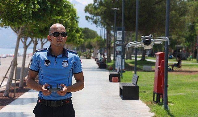 Buyuksehir Zabitasi Konyaalti Sahilinde Dron Destegiyle Denetimlerini Surduruyor