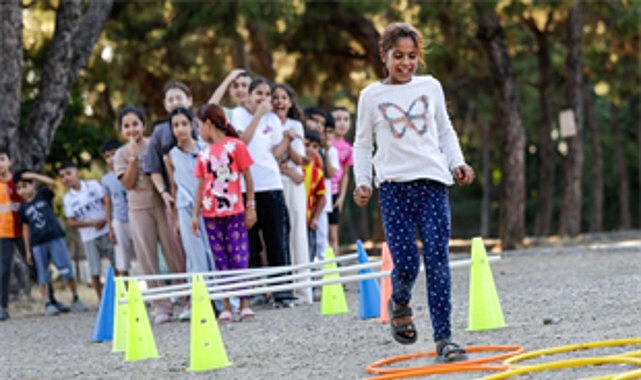 Cocuklar Kadifekalede Doyasiya Eglendi