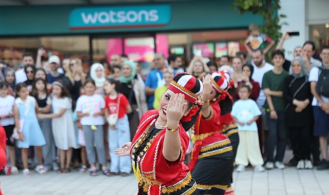 Festival Coskusu Inegolun Dort Bir Yaninda