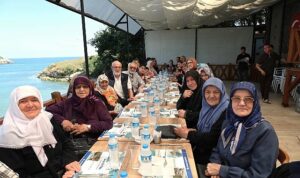 kandira belediyesi sayginlar bulusmalari devam ediyor.jpg