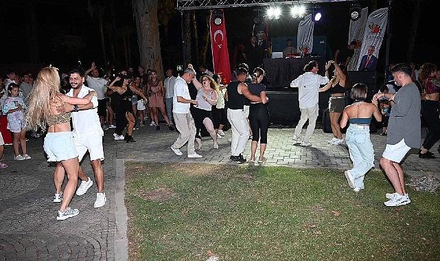 kemerde latin ruzgari esti.jpg
