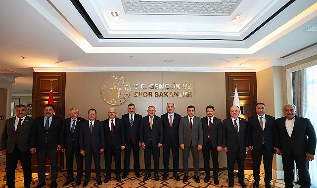 konya heyeti bakan bak ile sehrin genclik ve spor yatirimlarini istisare etti.jpg