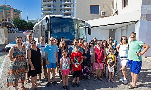 narlidere belediyesi ozel gereksinimli bireyleri denizle bulusturdu.jpg