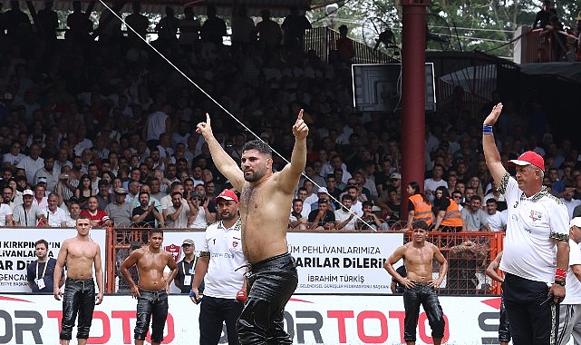 ordu aybasti gureslerinde baspehlivan erkan tas.jpg