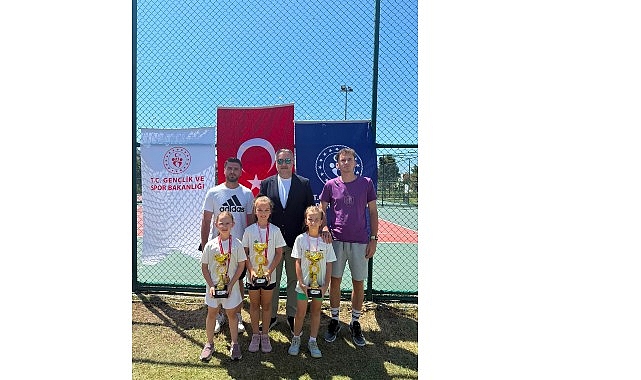 Osmangazi Belediyespor Teniste Gururlandirdi
