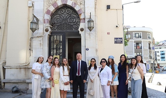 rektor prof dr rasim akpinardan kazakistanli ogrencilere kemeraltinda kultur rehberligi.jpg