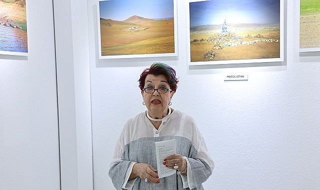uzaklarda bir yerlerde sergisi acildi.jpg