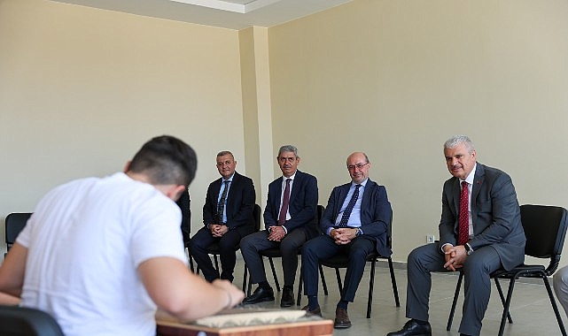 vali akin ve baskan pekyatirmacidan selcuklunun prestij projelerine ziyaret.jpg