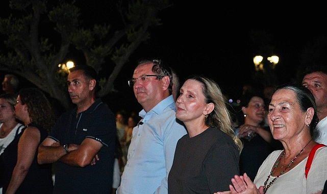 ayvalik tarihi gumruk meydanina kavustu.jpg