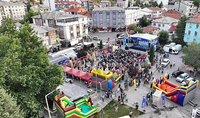 Baskan altay sazimda soz var etkinliginde bozkirlilarla bulustu.jpg