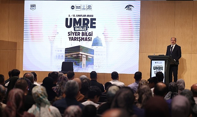 Baskan altay umre odullu siyer yarismasini kazanan ogrenciler ve aileleriyle bulustu.jpg