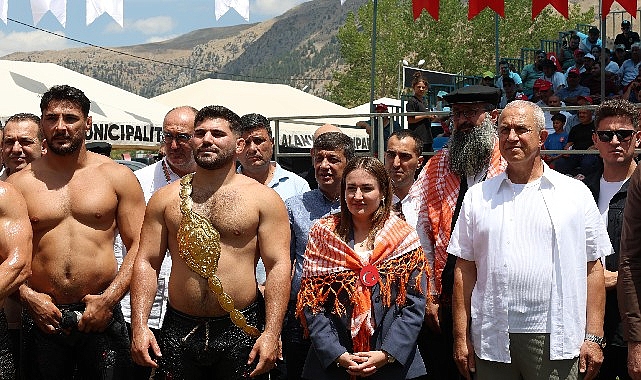 Baskan vekili ozdemir alanya gokbel gureslerine katildi.jpg