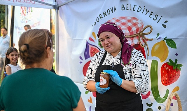bornovada dogal lezzetler halkla bulusuyor.jpg