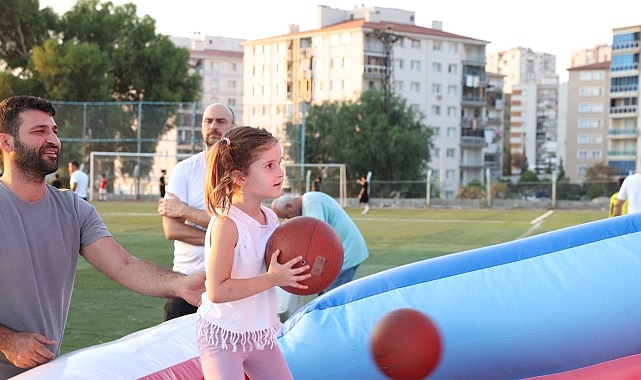cigli belediyesinin sisme oyun parki mahalle mahalle cocuklarla bulusuyor.jpg
