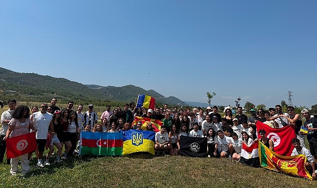 Dunyanin dort bir yaninda gencler niluferde bulustu.jpg