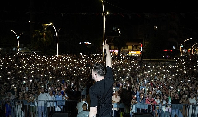 ekin uzunlar kocaeliyi karadeniz ezgileriyle costurdu.jpg