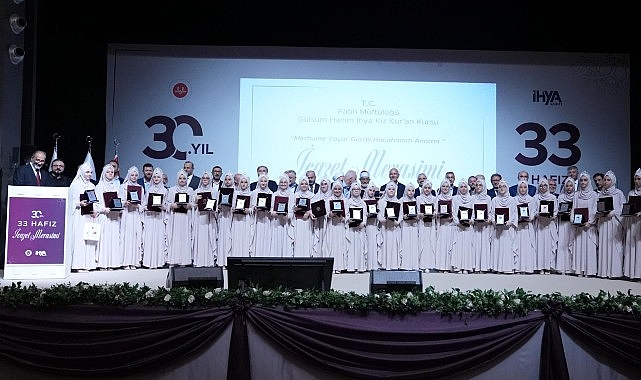 Ihya vakfinin 30 yilinda 33 hafiz icazetlerini aldi.jpg