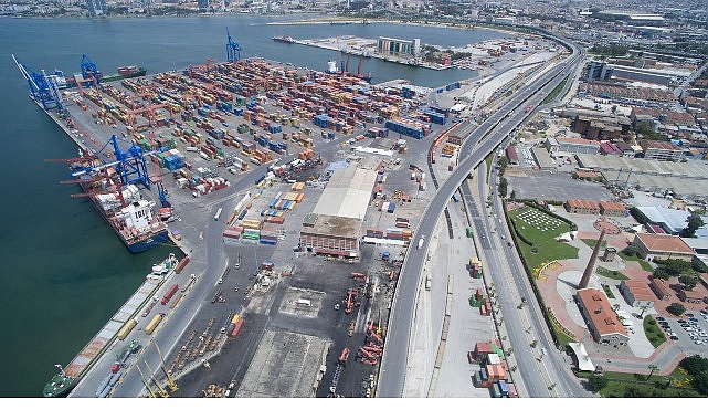 izmir limaninin turkiye varlik fonuna devri tamamlandi.jpg