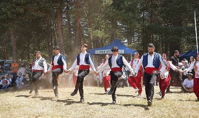 Iznikte 5 maviyemis festivaline yogun ilgi.jpg