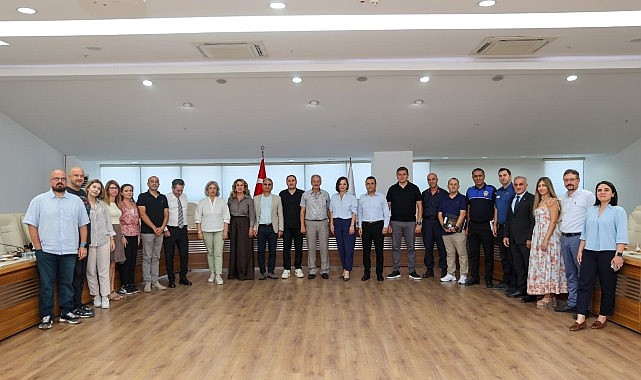 Karabaglarin her yil 80 milyon lirasi sahipsiz atiklara gidiyor.jpg