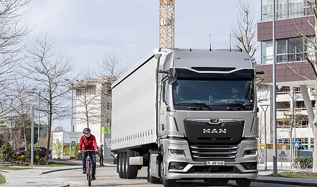 Man driving people partner sloganiyla eylul ayindaki iaa transportation 2026da.jpg