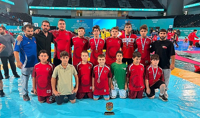 Osmangazinin sampiyon gurescileri basaridan basariya kosuyor.jpg