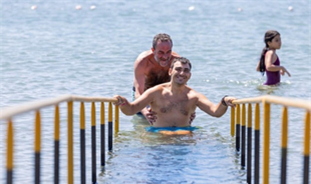 ozgurluge yuzduler.jpg