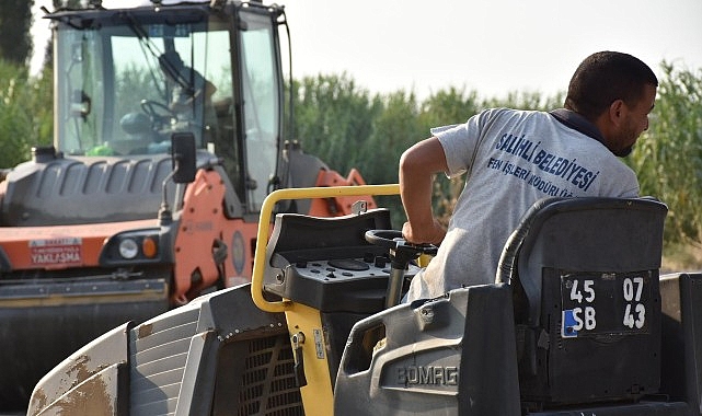 salihli belediyesi keli mahallesinde 2 bin 250 ton sicak asfalt calismasini tamamladi.jpg